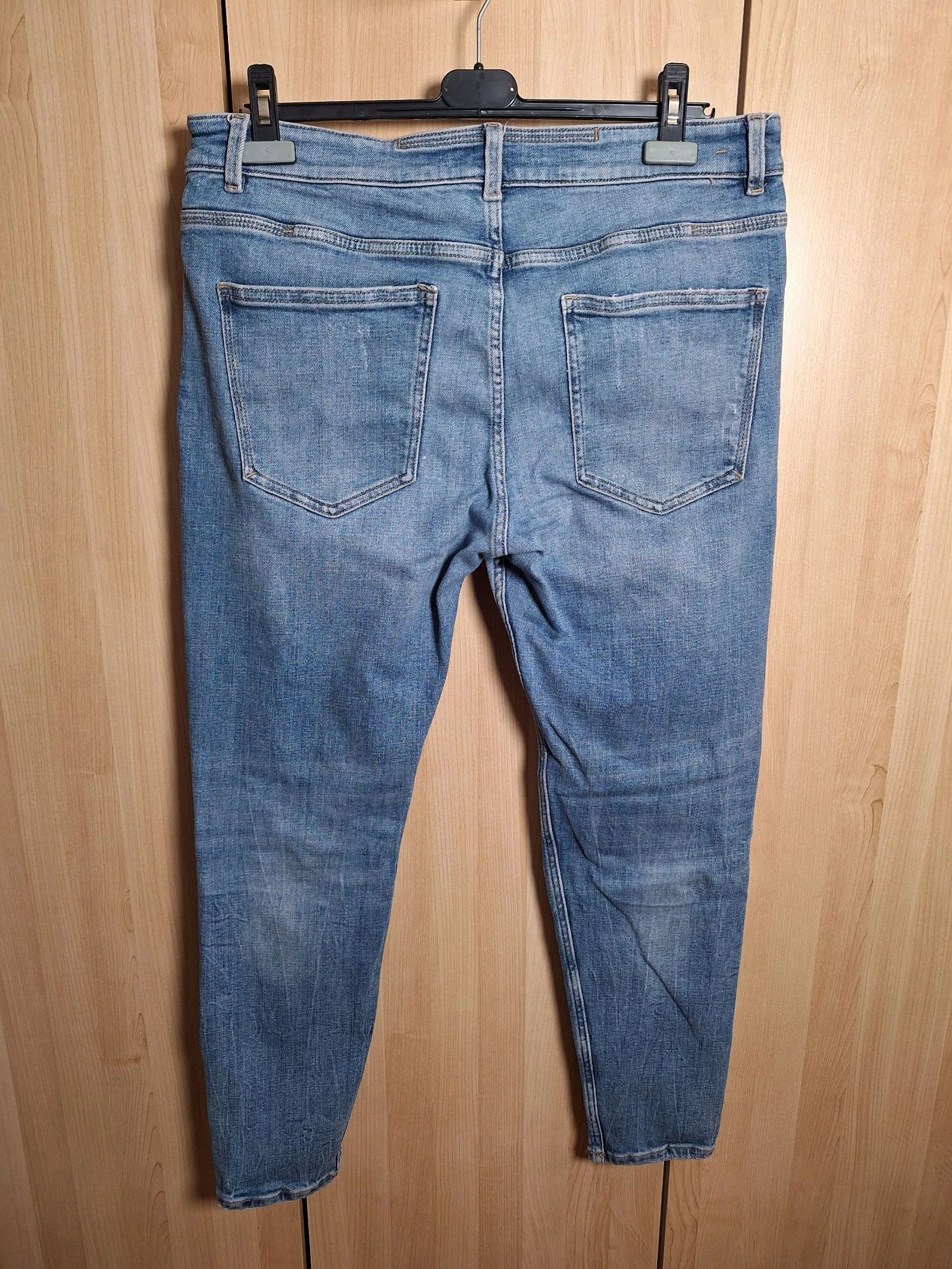 Jean Zara homem azul claro desbotado efeito furado tamanho 46 XL – photo 3